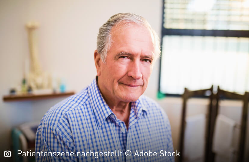 Zuversichtlich lächelnder älterer Mann: Umso besser sich Ärztinnen und Ärzte mit Mastozytose auskennen, umso gezielter können sie ihre Patienten behandeln.